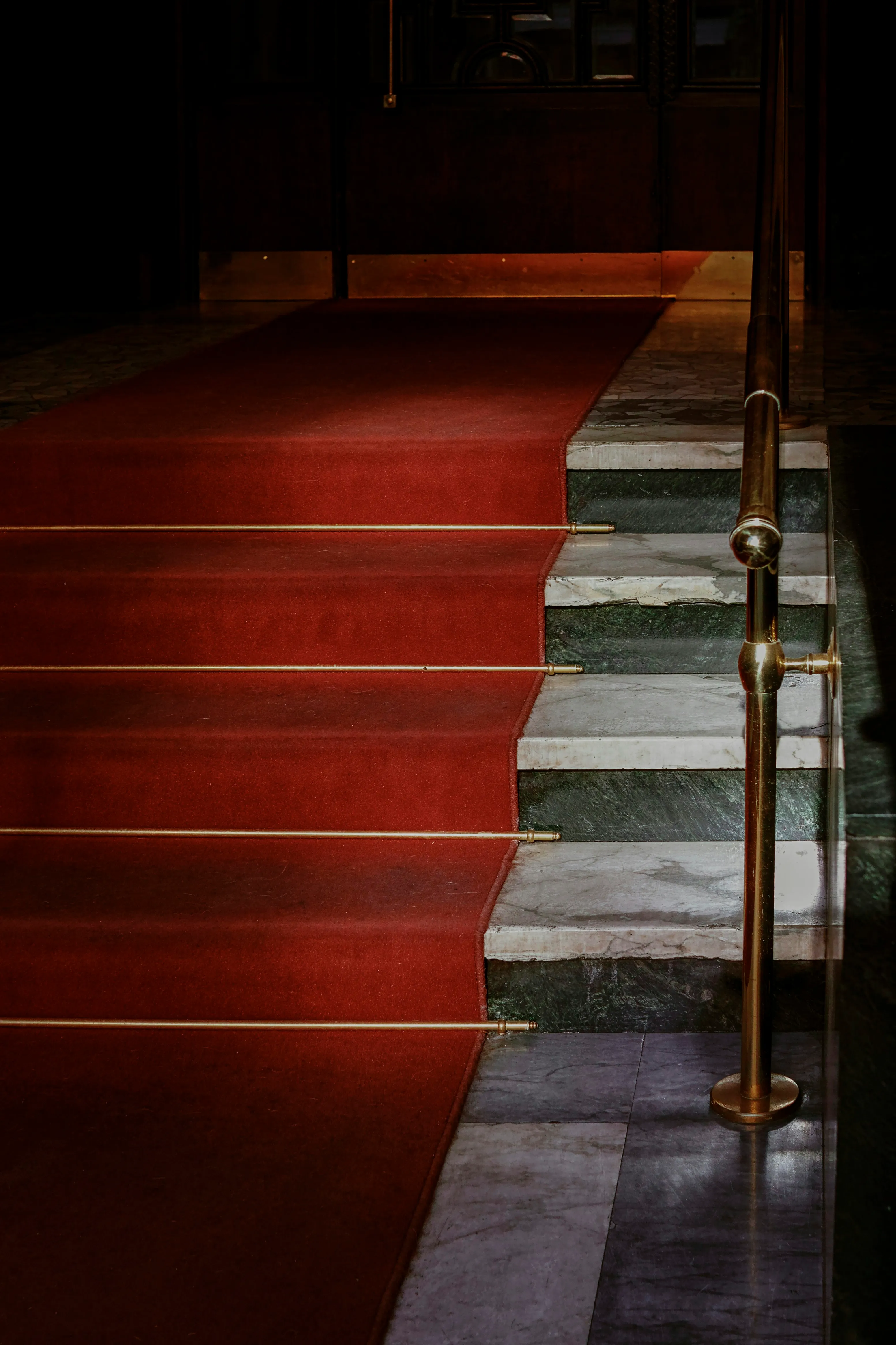 red carpet lights at a vintage Hollywood event